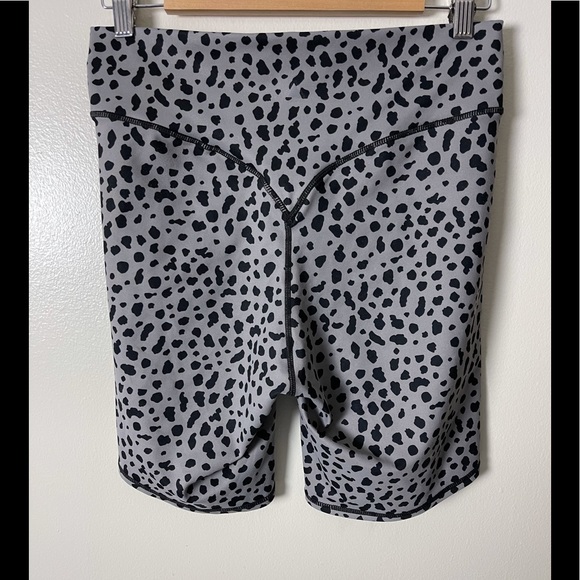 Balance Athletica Biker Short large - Picture 4 of 8